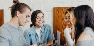 Jakie są skuteczne sposoby budowania zaufania w zespole i unikania konfliktów?