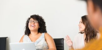 Jakie są trendy w zakresie oceny pracowników i feedbacku?