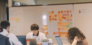 Jak ważna jest ciągła komunikacja z pracownikami i jak ją prowadzić