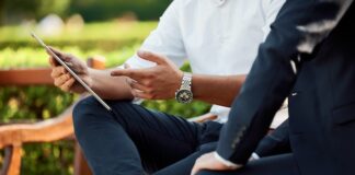 Jakie techniki komunikacji mogą pomóc w rozwiązywaniu konfliktów w pracy?