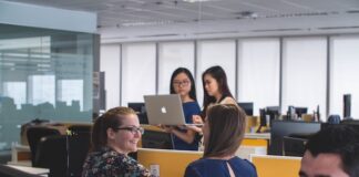 Jakie są skuteczne metody motywowania w przypadku pracowników zdalnych i mobilnych