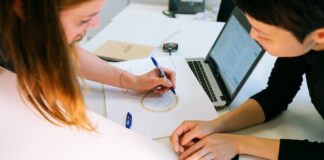 Jakie znaczenie ma zapewnienie szkoleń i możliwości rozwoju dla motywacji pracowników