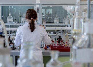 Ile lat jest chemia w liceum? Ile lat jest chemia w liceum?