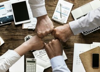 Na czym polega proces budowania zespołu? Na czym polega proces budowania zespołu?